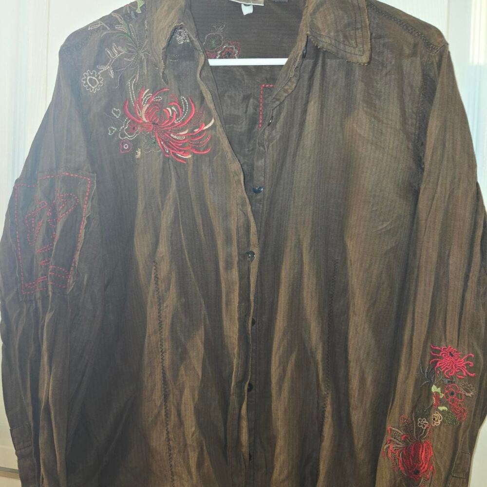 Chicos artsy embroidered button up